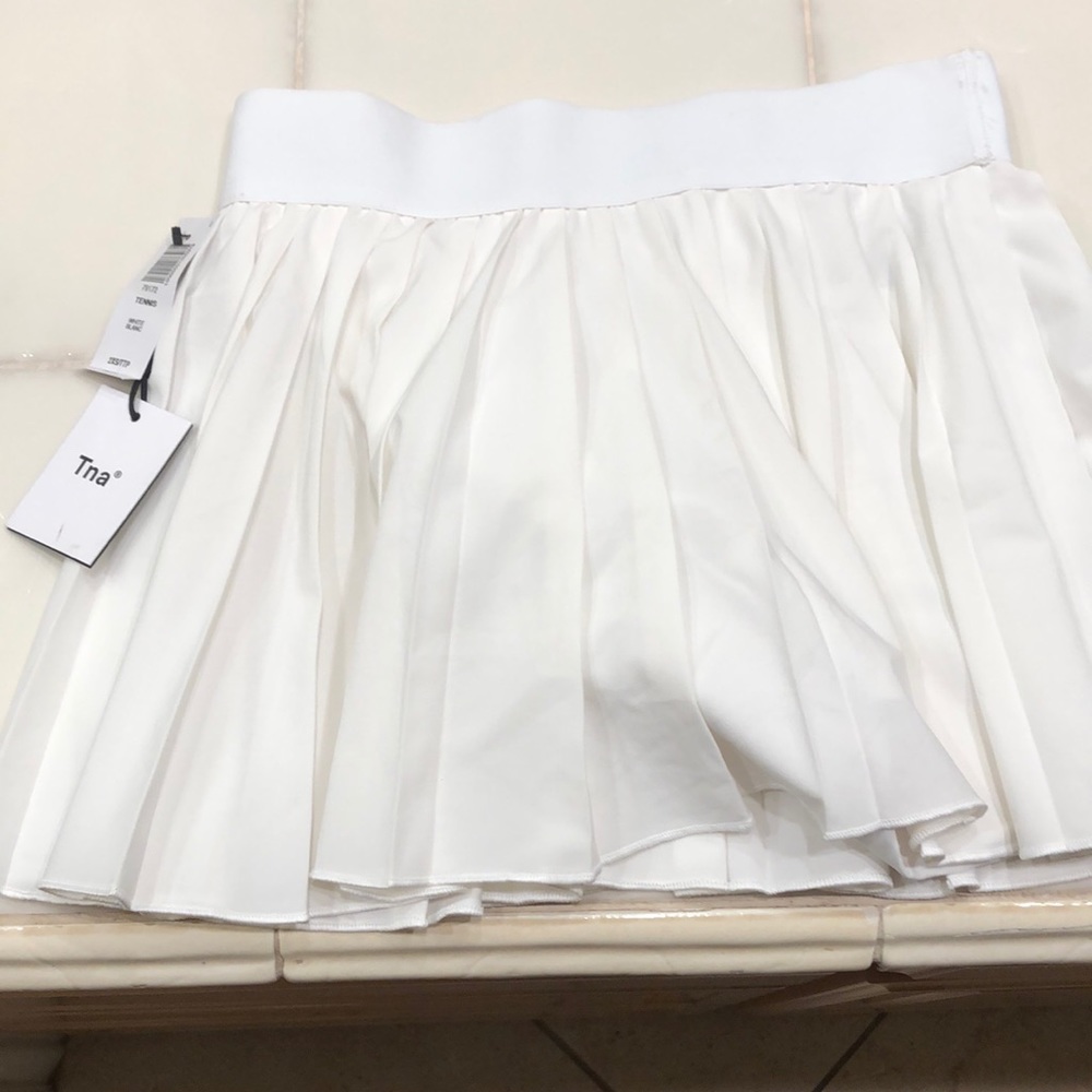 Aritzia white tennis skirt